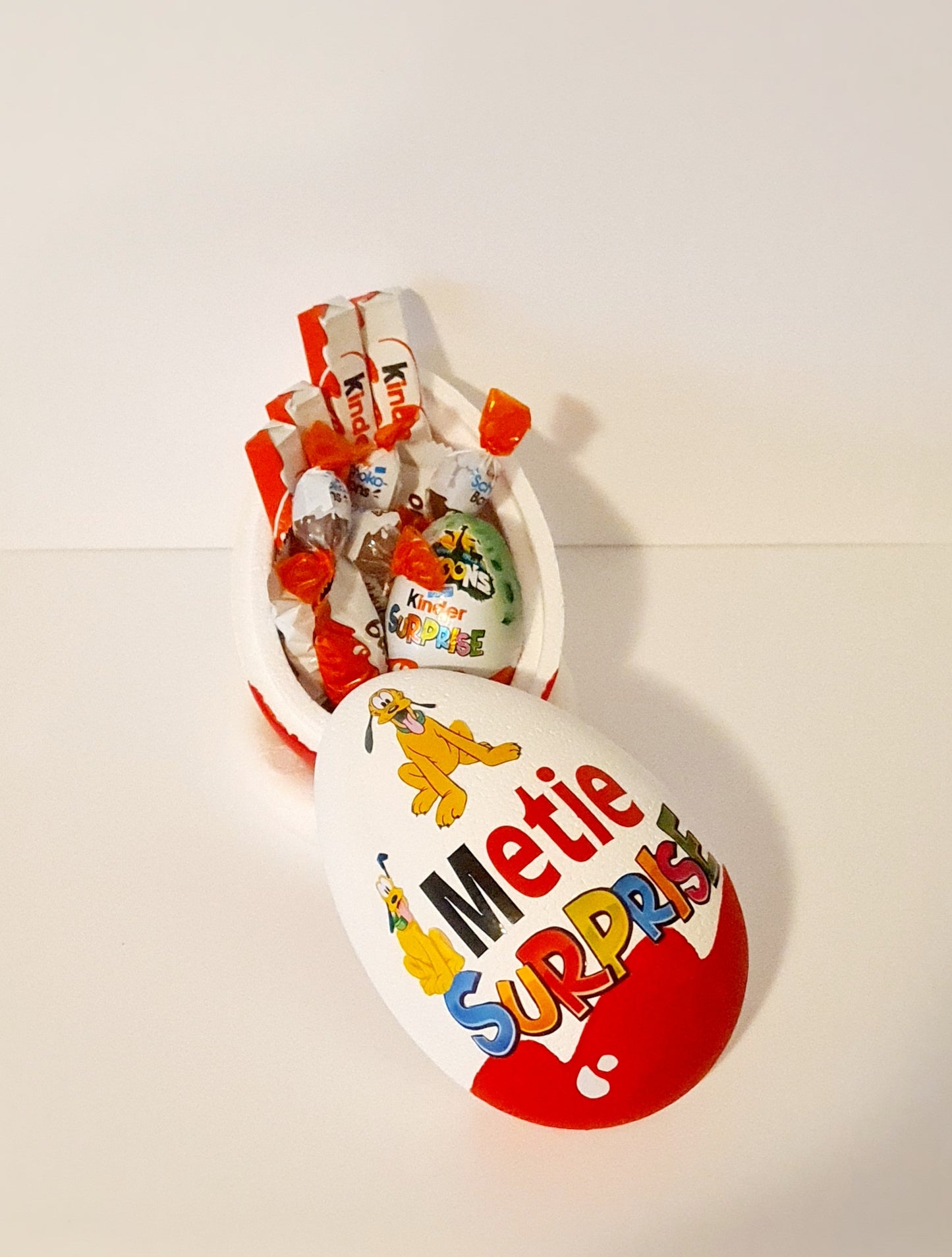 Surprise egg "own" theme