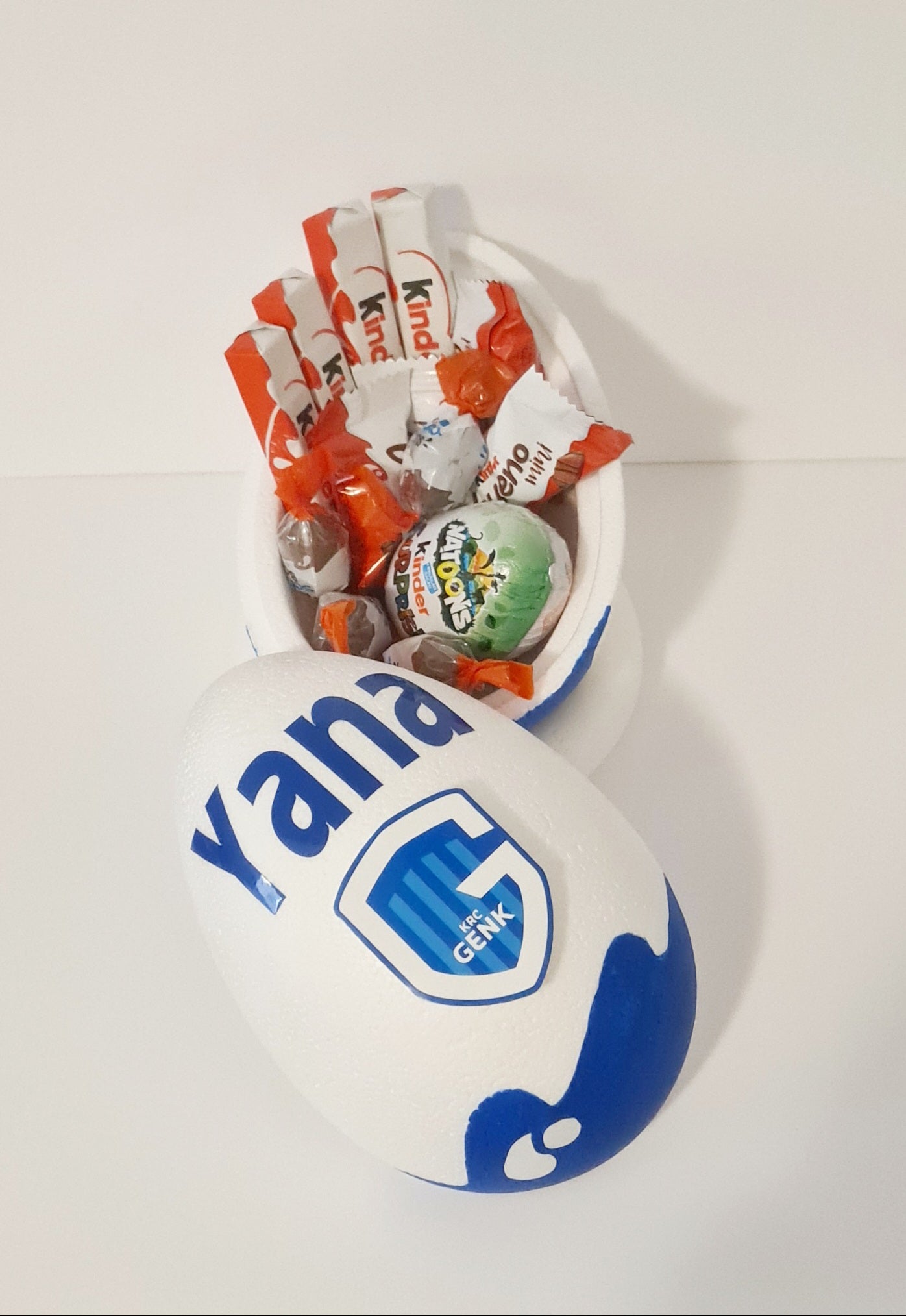 Surprise egg "own" theme