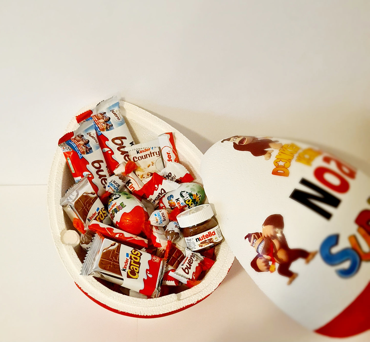 Surprise egg "own" theme