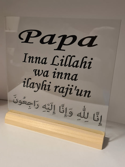 glasplaatje met houten standaard gepersonaliseerd